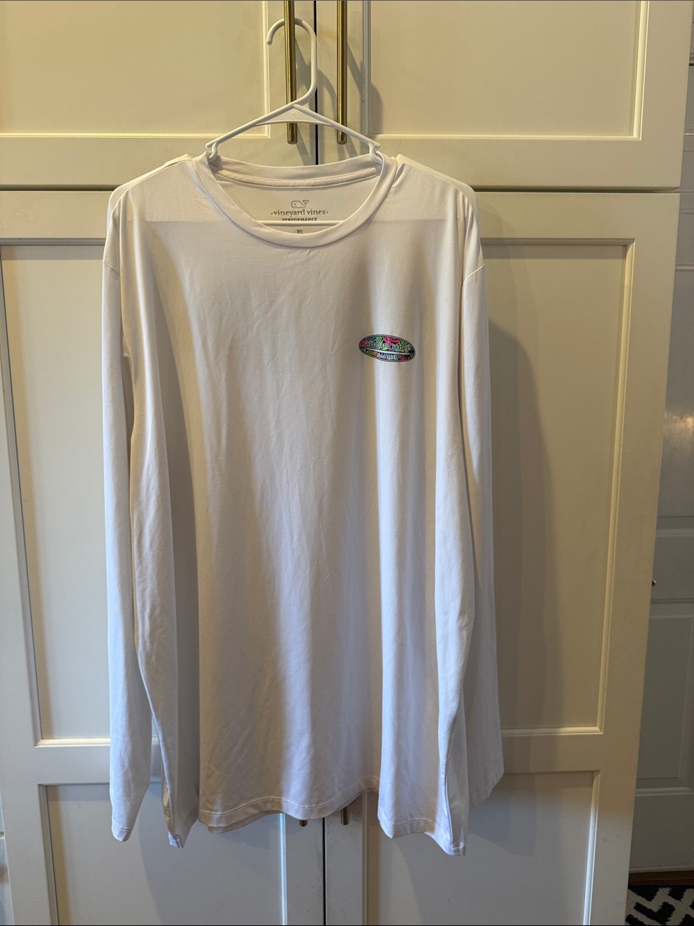 Men’s Vineyard Vines White Long-Sleeve Graphic Performance Tee XL
